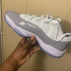 AIR JORDAN 11 RETRO LOW CEMENT GREY - WHITE UNIVERSITY